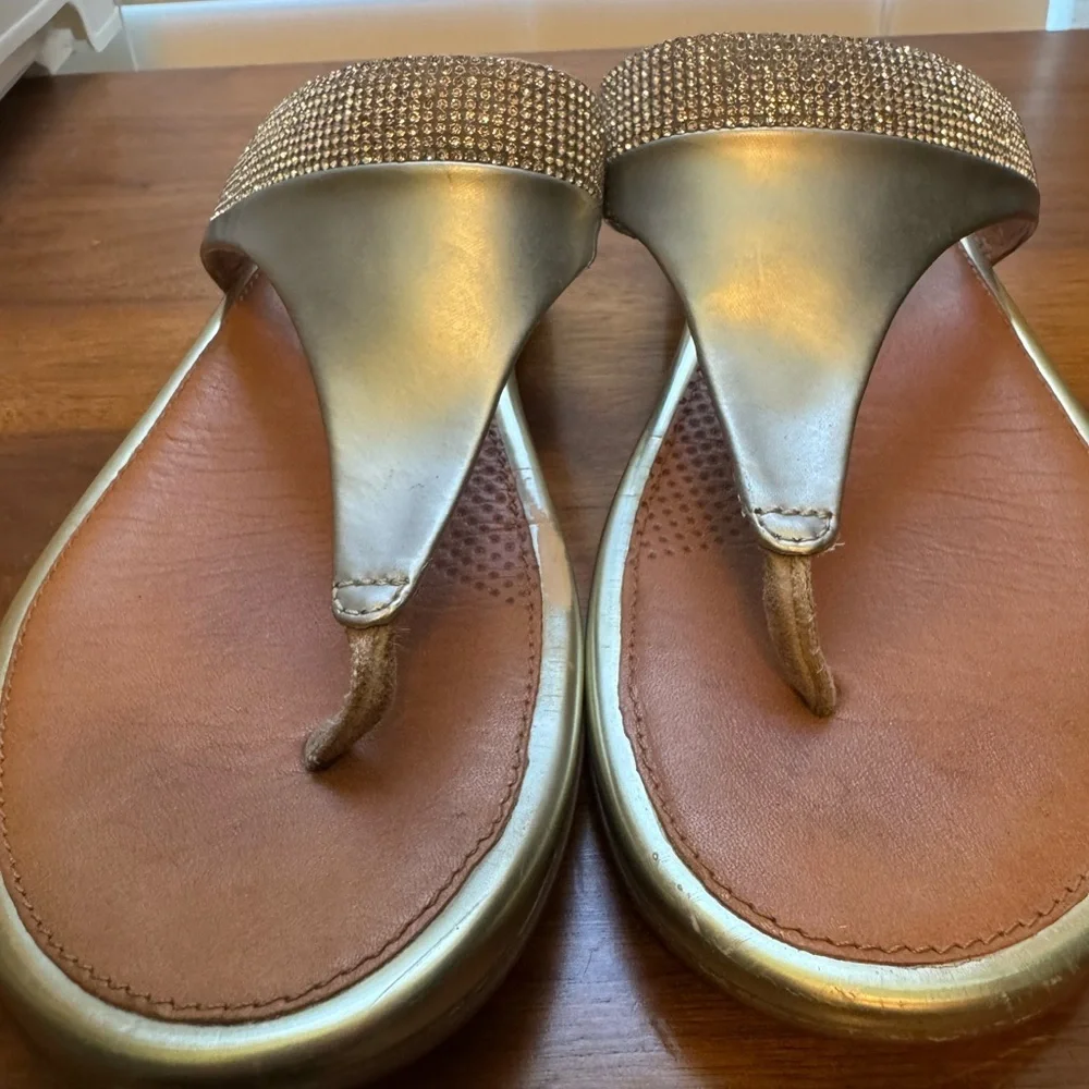 Women's FitFlop Pewter/Gold Sandals women’s sized 6 - Picture 3 of 9